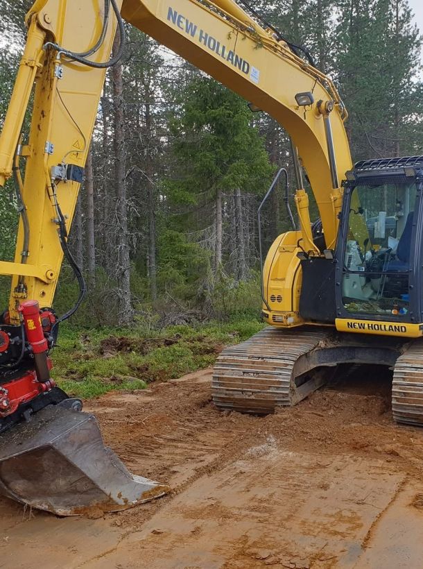 Snowmobile trail construction during the summer is also part of Reittipalvelu’s services. A trail restored with an excavator in 2020.